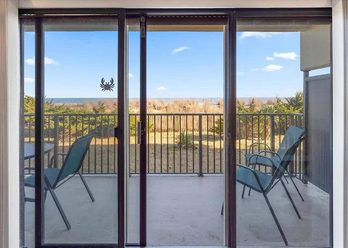 Beautiful 3 Bedroom Ocean Front Condo!