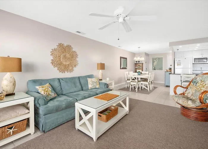 Beautiful 3 Bedroom Ocean Front Condo! *