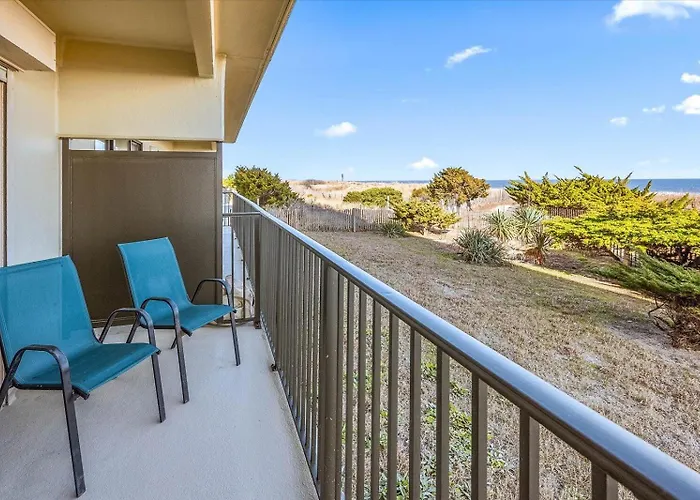 Beautiful 3 Bedroom Ocean Front Condo! *