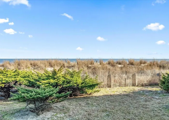 Beautiful 3 Bedroom Ocean Front Condo! *