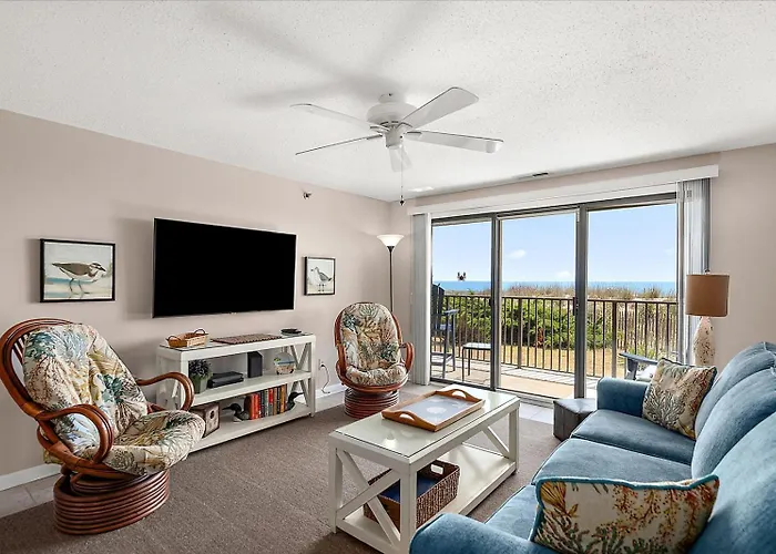 Beautiful 3 Bedroom Ocean Front Condo! Holiday home *