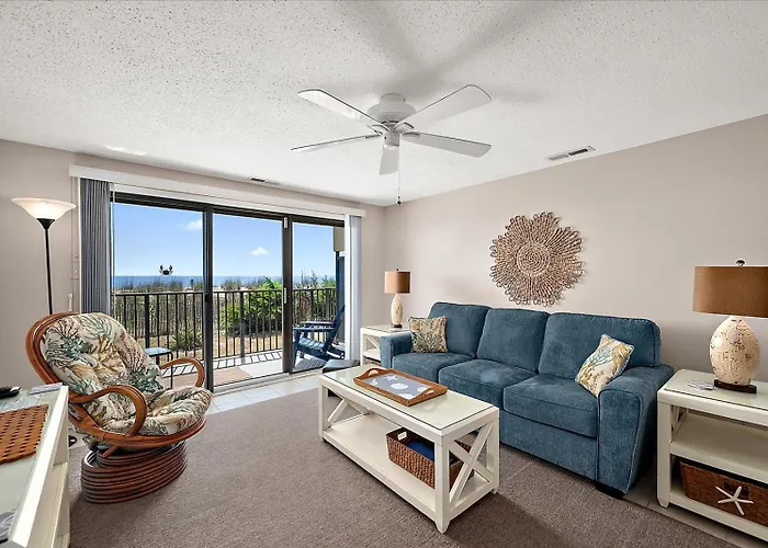Beautiful 3 Bedroom Ocean Front Condo! Holiday home