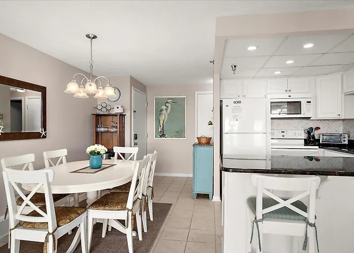 Beautiful 3 Bedroom Ocean Front Condo! Holiday home *