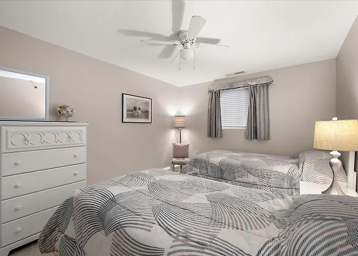 Beautiful 3 Bedroom Ocean Front Condo! Holiday home *