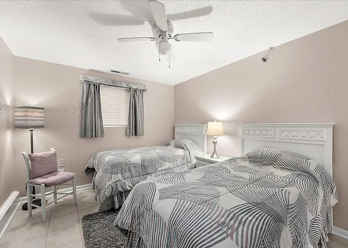 Beautiful 3 Bedroom Ocean Front Condo! * Ocean City