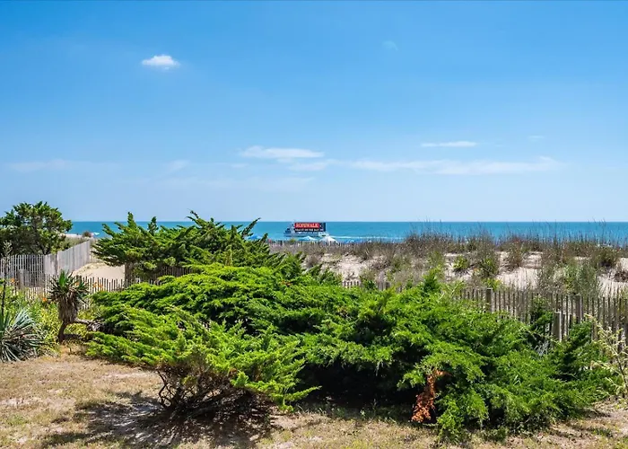 Beautiful 3 Bedroom Ocean Front Condo!