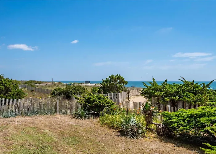 Beautiful 3 Bedroom Ocean Front Condo!