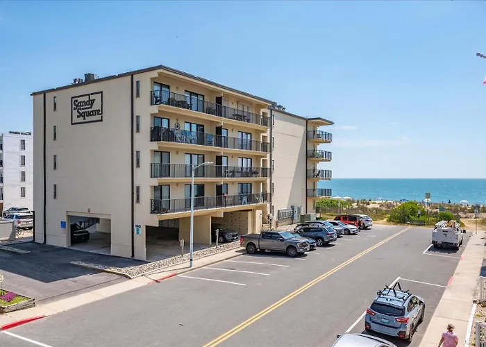 Beautiful 3 Bedroom Ocean Front Condo! Holiday home