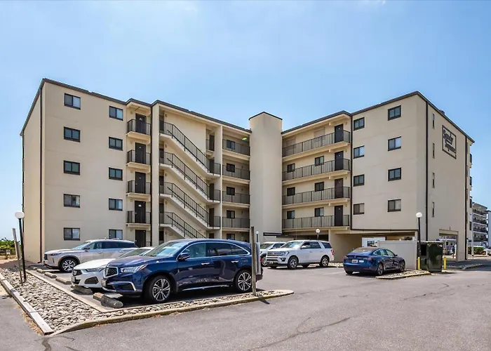 Beautiful 3 Bedroom Ocean Front Condo!